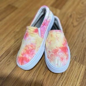 • girls shoes in size 1 •